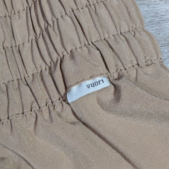 Vuori Villa Shorts High-Rise Women's Size Medium Tan Khaki Travel Pockets Beige - Picture 3 of 10